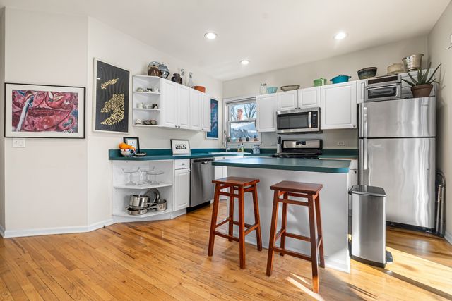 1927 W Ohio Street, Chicago, IL 60622