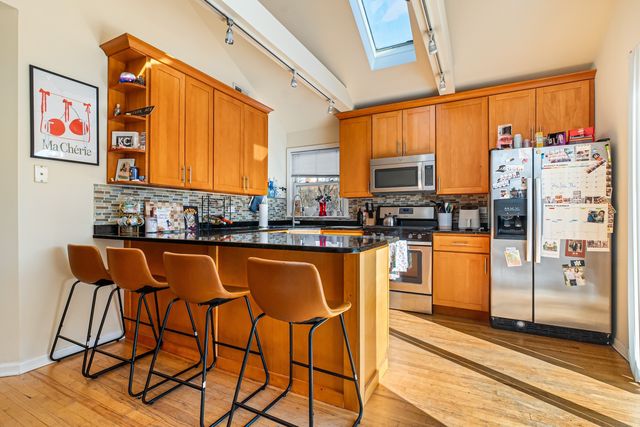 1927 W Ohio Street, Chicago, IL 60622