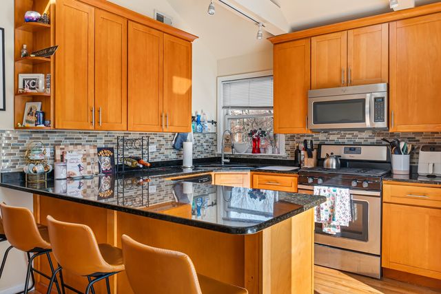 1927 W Ohio Street, Chicago, IL 60622