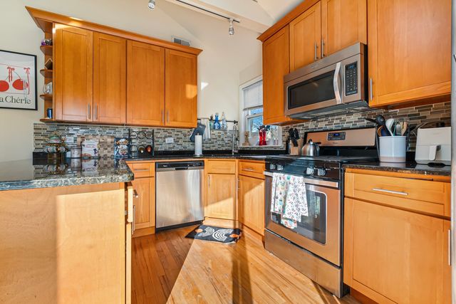 1927 W Ohio Street, Chicago, IL 60622