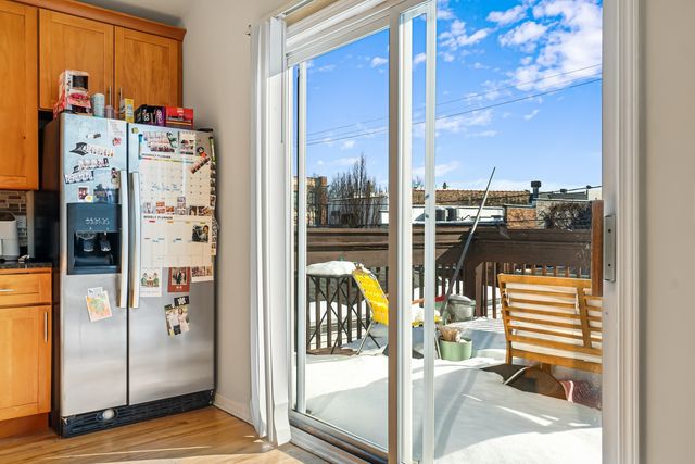 1927 W Ohio Street, Chicago, IL 60622