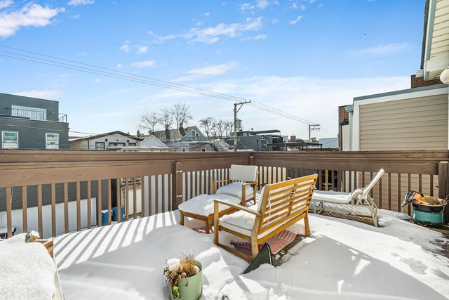 1927 W Ohio Street, Chicago, IL 60622