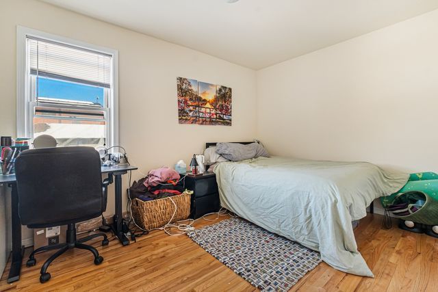 1927 W Ohio Street, Chicago, IL 60622