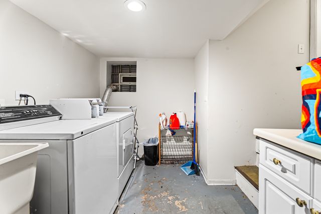 1927 W Ohio Street, Chicago, IL 60622