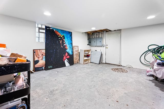 1927 W Ohio Street, Chicago, IL 60622