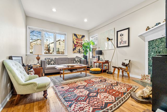 1927 W Ohio Street, Chicago, IL 60622