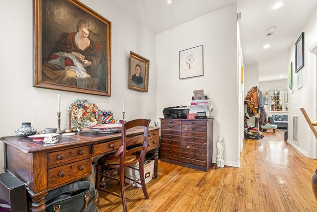 1927 W Ohio Street, Chicago, IL 60622