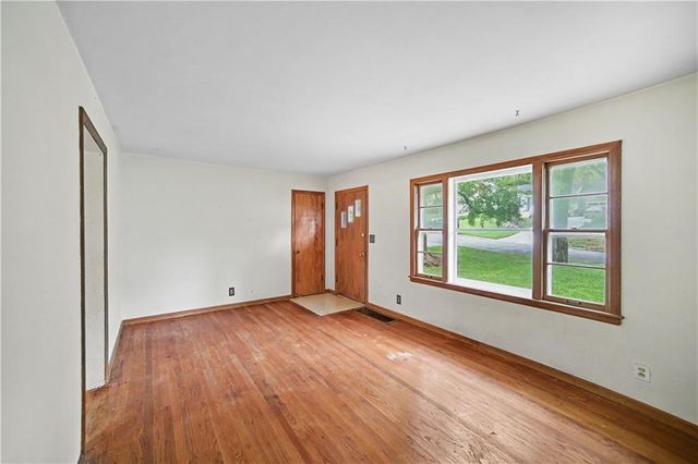 5733 Dearborn Street, Mission, KS 66202