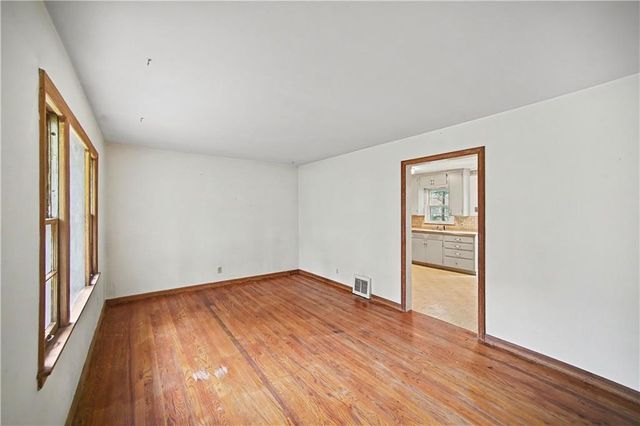 5733 Dearborn Street, Mission, KS 66202