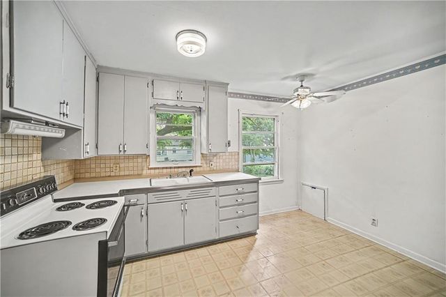 5733 Dearborn Street, Mission, KS 66202