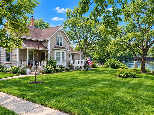 20 Division Street, Algonquin, IL 60102