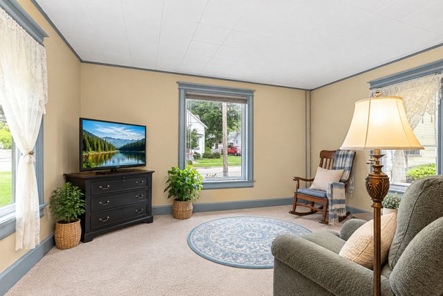 20 Division Street, Algonquin, IL 60102