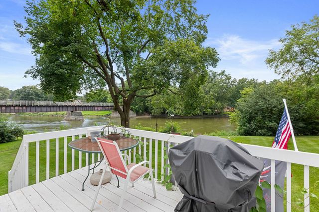 20 Division Street, Algonquin, IL 60102
