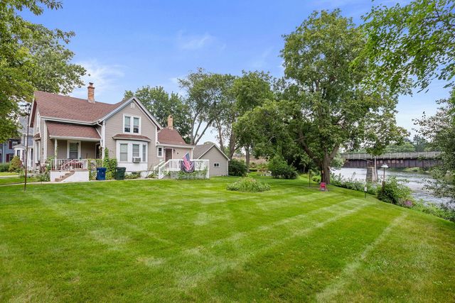 20 Division Street, Algonquin, IL 60102
