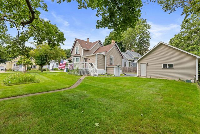 20 Division Street, Algonquin, IL 60102