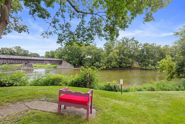 20 Division Street, Algonquin, IL 60102