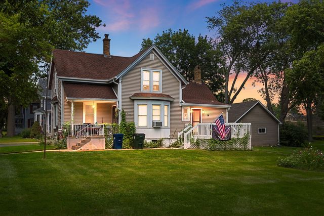 20 Division Street, Algonquin, IL 60102