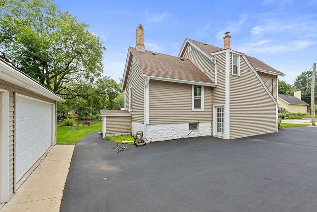 20 Division Street, Algonquin, IL 60102