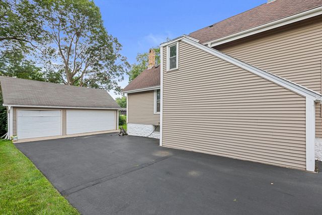 20 Division Street, Algonquin, IL 60102