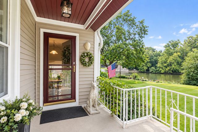 20 Division Street, Algonquin, IL 60102