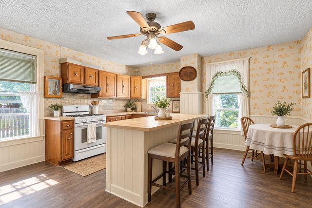20 Division Street, Algonquin, IL 60102