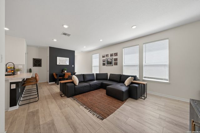 5008 ARROW VIS, Marion, TX 78124