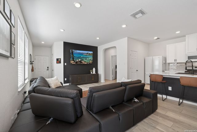 5008 ARROW VIS, Marion, TX 78124