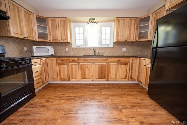 40 Woodmar Terrace, West Seneca, NY 14224