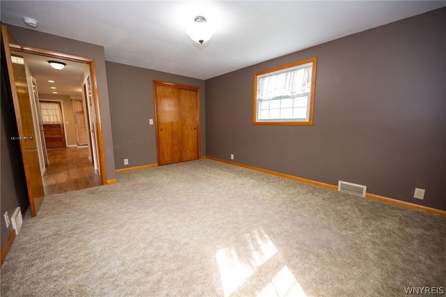 40 Woodmar Terrace, West Seneca, NY 14224