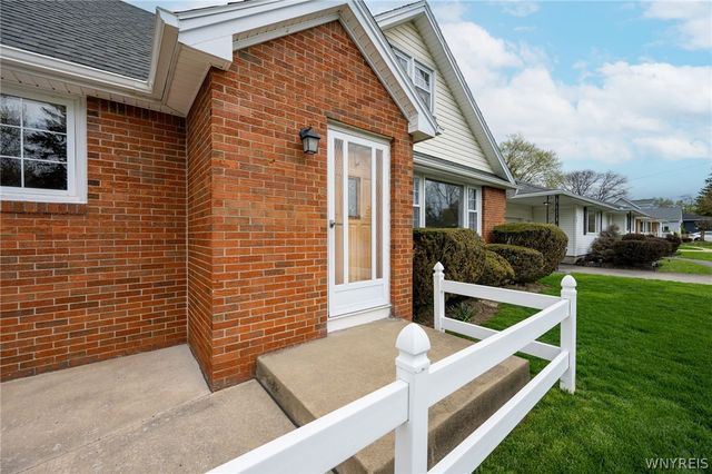 40 Woodmar Terrace, West Seneca, NY 14224