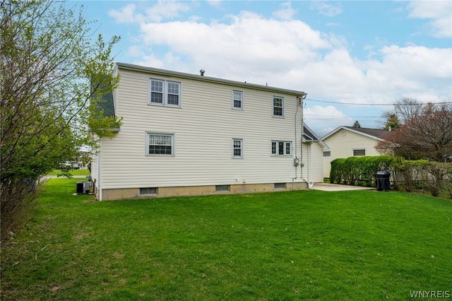 40 Woodmar Terrace, West Seneca, NY 14224