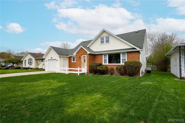 40 Woodmar Terrace, West Seneca, NY 14224