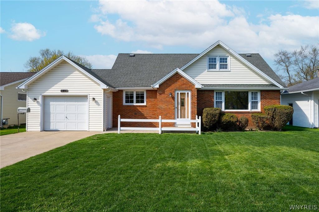 40 Woodmar Terrace, West Seneca, NY 14224
