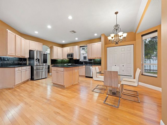 1104 NW 139th Avenue, Pembroke Pines, FL 33028