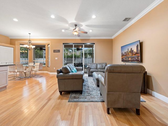 1104 NW 139th Avenue, Pembroke Pines, FL 33028