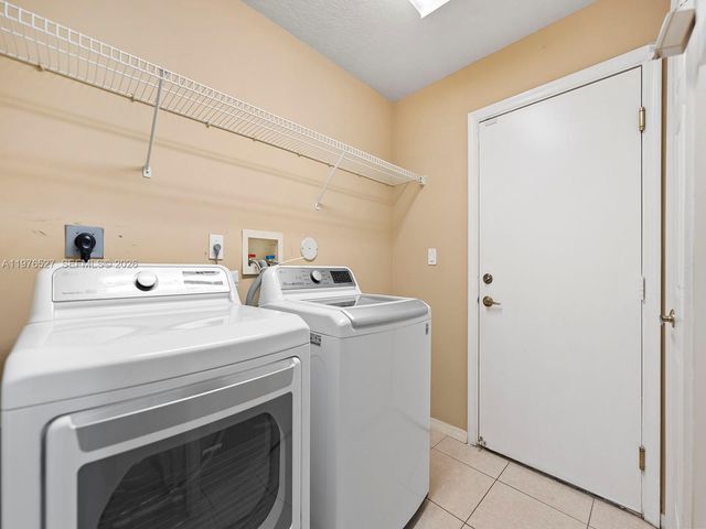 1104 NW 139th Avenue, Pembroke Pines, FL 33028
