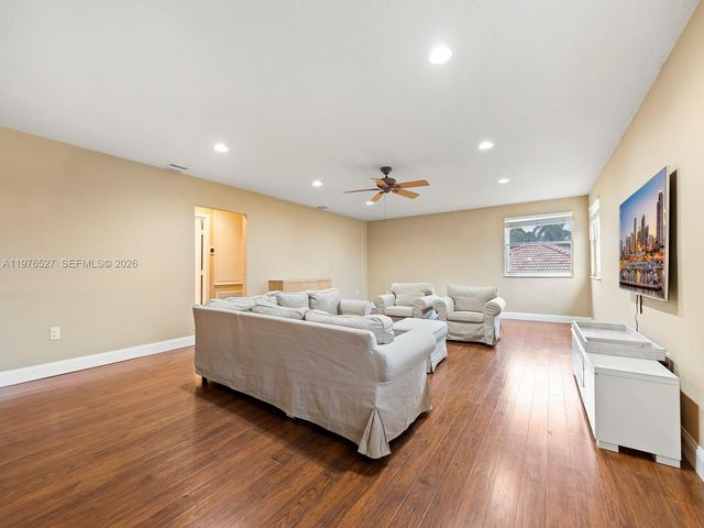 1104 NW 139th Avenue, Pembroke Pines, FL 33028