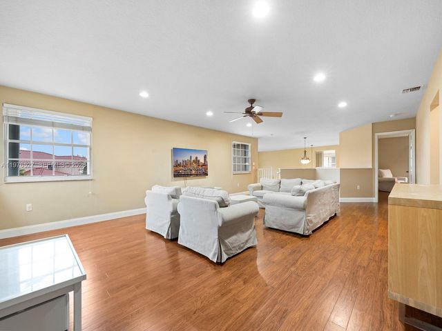 1104 NW 139th Avenue, Pembroke Pines, FL 33028