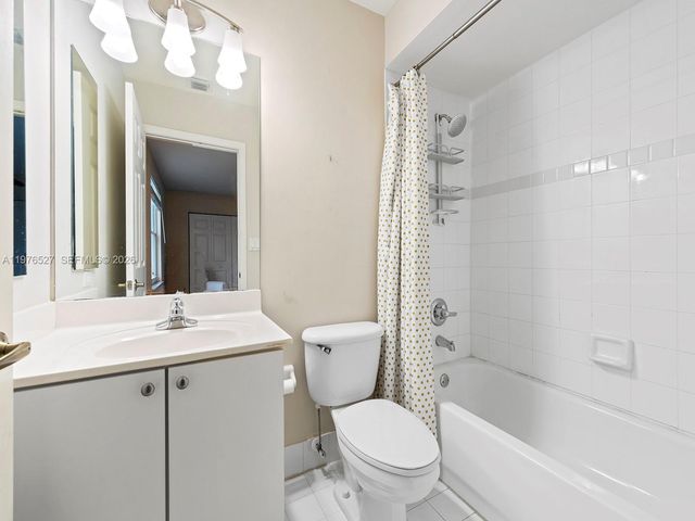 1104 NW 139th Avenue, Pembroke Pines, FL 33028