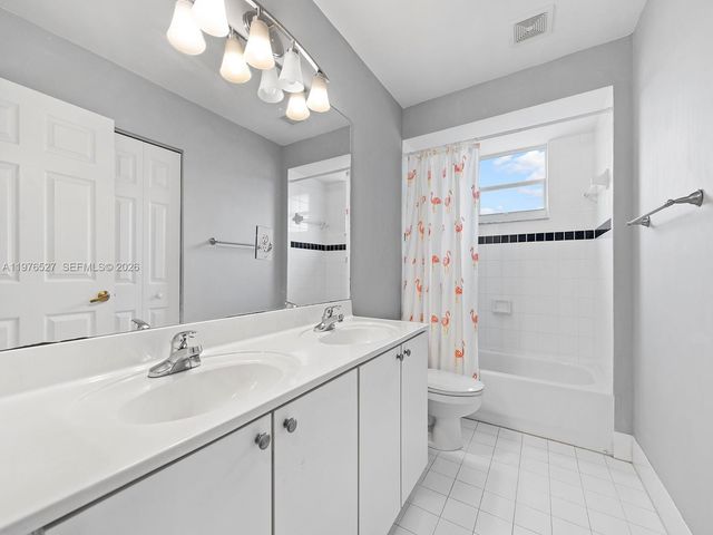 1104 NW 139th Avenue, Pembroke Pines, FL 33028