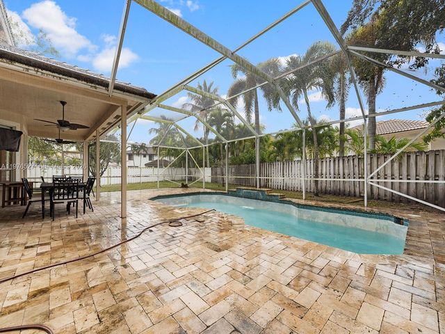 1104 NW 139th Avenue, Pembroke Pines, FL 33028