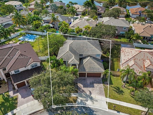 1104 NW 139th Avenue, Pembroke Pines, FL 33028
