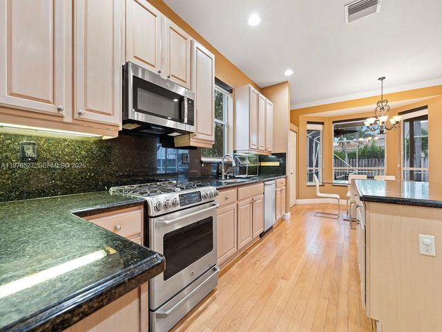 1104 NW 139th Avenue, Pembroke Pines, FL 33028