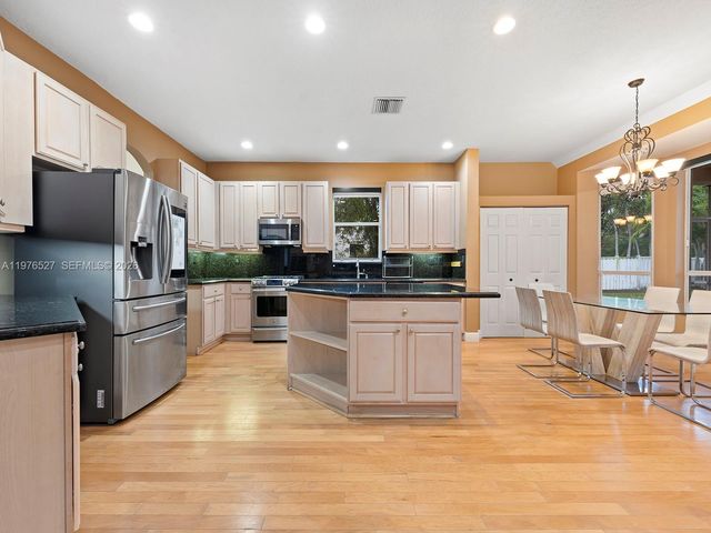 1104 NW 139th Avenue, Pembroke Pines, FL 33028