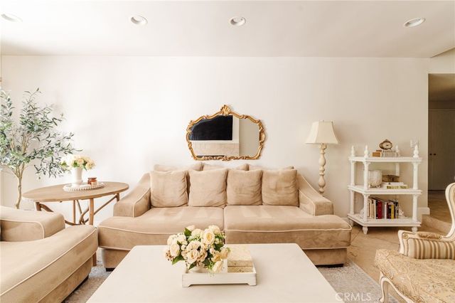 2332 Fox Hills 103, Los Angeles, CA 90064