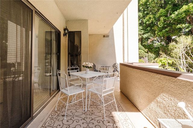 2332 Fox Hills 103, Los Angeles, CA 90064