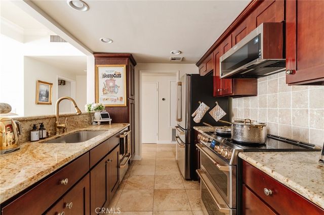 2332 Fox Hills 103, Los Angeles, CA 90064