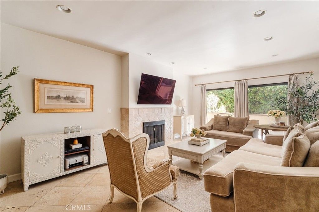 2332 Fox Hills 103, Los Angeles, CA 90064
