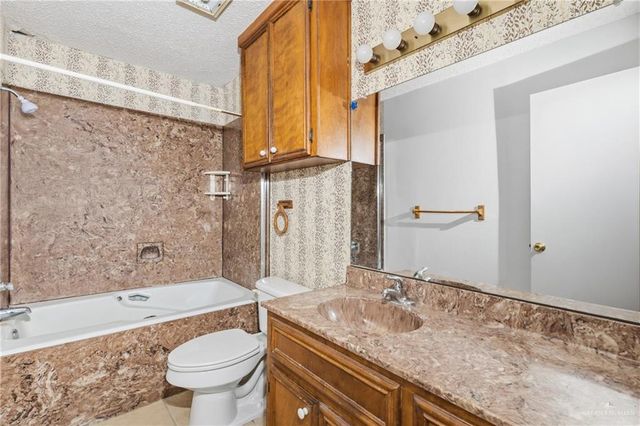 303 Forest Hills Drive 17, Weslaco, TX 78596