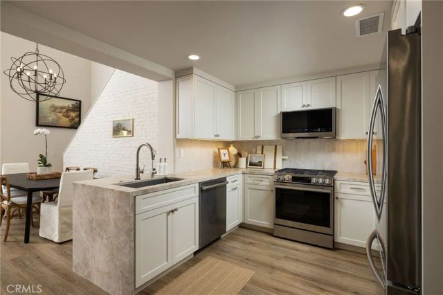 215 Lonetree, Irvine, CA 92603